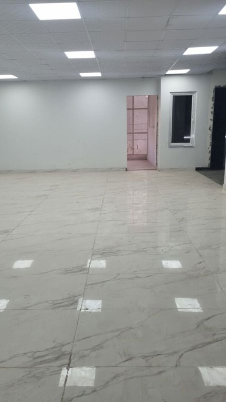Room, viraj-lotus-enclave Commercial Showroom 5000 Sq.Ft. In Gomti Nagar Lucknow 10495891