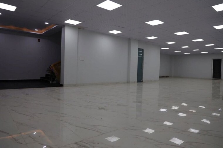 Room, viraj-lotus-enclave Commercial Showroom 5000 Sq.Ft. In Gomti Nagar Lucknow 10495891