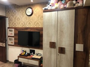 Furnished Amenities in 3 BHK Apartment at Link Garden, Andheri West – for Sale