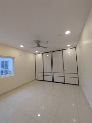 Room in 3 BHK Apartment at Aparna Zenon, Puppalaguda – for Rent