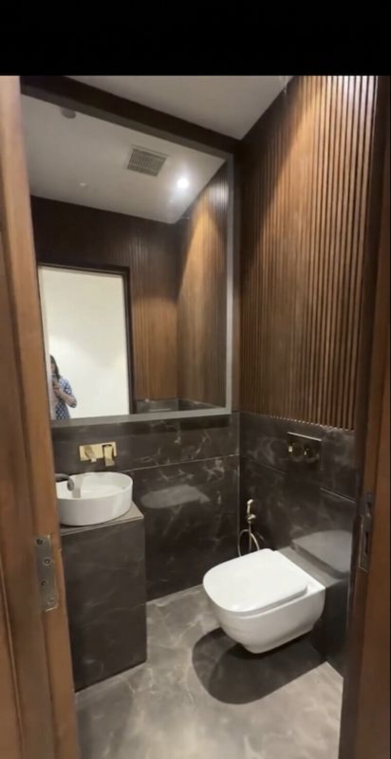 Bathroom, sushant lok i 4 Bedroom 300 Sq.Yd. Builder Floor In Sushant Lok I Gurgaon 10496032