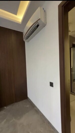 Room in 4 BHK Builder Floor at Sushant Lok I – for Rent