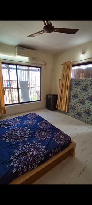 Bedroom in 2 BHK Apartment at Garden View Apartment, Goregaon East – for Rent