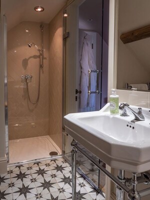 Bathroom in 6+ BHK Builder Floor at New Friends Colony – for Rent