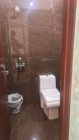 Bathroom in 2 BHK Builder Floor at Shakti Khand 2 – for Rent