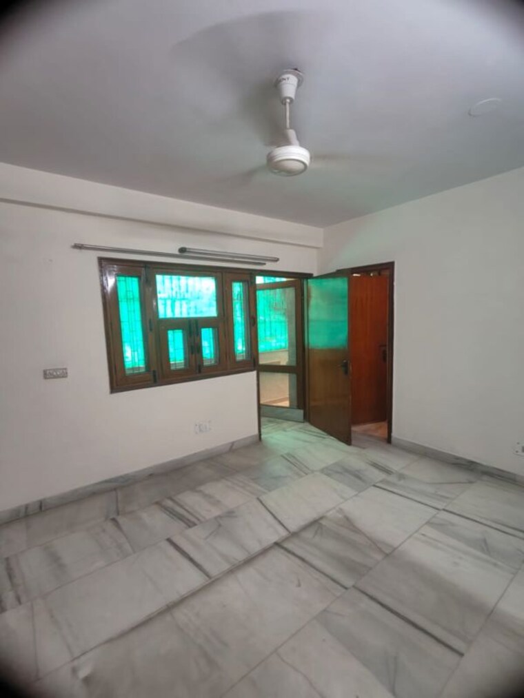 Room, malviya nagar 3 Bedroom 200 Sq.Yd. Builder Floor In Malviya Nagar Delhi 10496079