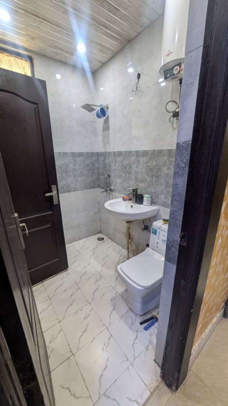 Bathroom, a-and-m-shakti-plaza 3 Bedroom 1200 Sq.Ft. Builder Floor In Shakti Khand Iii Ghaziabad 10496102