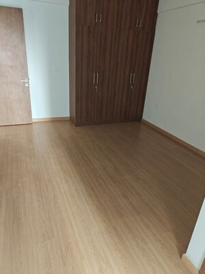Room in 4 BHK Apartment at Godrej Woods, Sector 43 – for Rent