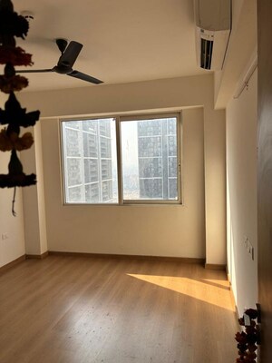 Room in 4 BHK Apartment at Godrej Woods, Sector 43 – for Rent