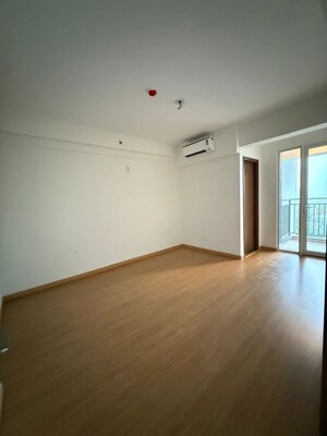 Room in 4 BHK Apartment at Godrej Woods, Sector 43 – for Rent