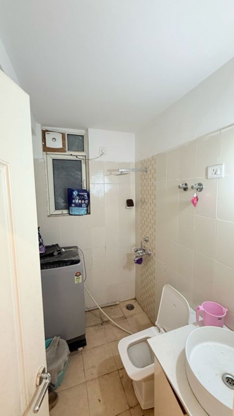 Bathroom, shree-vardhman-mantra 2 Bedroom 800 Sq.Ft. Apartment In Sector 67 Gurgaon 10496085