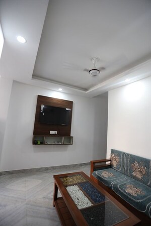 Room in 1 BHK Builder Floor at Sector 54 – for Rent