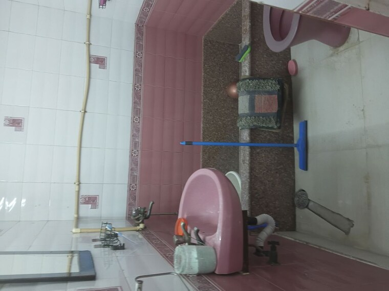 Bathroom, lajpat nagar i 2 Bedroom 900 Sq.Ft. Builder Floor In Lajpat Nagar I Delhi 10496158