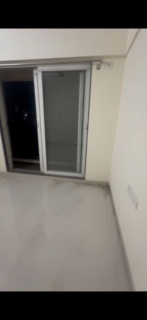 Room in 1 BHK Apartment at Raunak Residency Thane, Pokhran Road No One – for Rent