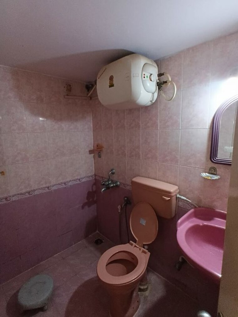 Bathroom, sector 105 2 Bedroom 805 Sq.Ft. Apartment In Sector 105 Noida 10496169