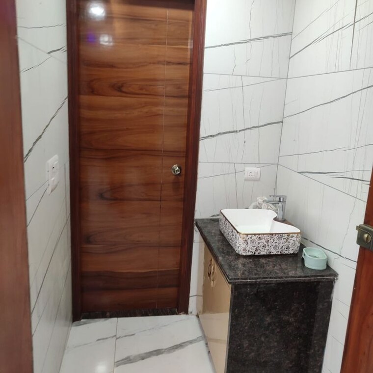 Bathroom, sector 105 2 Bedroom 805 Sq.Ft. Apartment In Sector 105 Noida 10496169