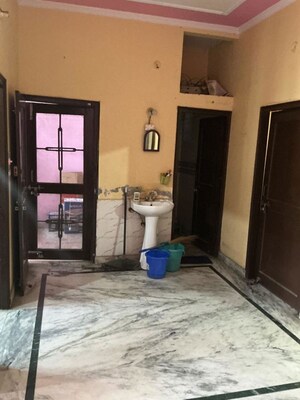 Room in 2 BHK Builder Floor at Alpha Ii Greater Noida – for Rent