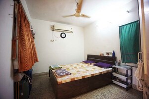 Bedroom in 4 BHK Apartment at Ellisbridge – for Sale