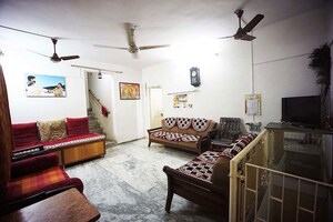 Team Area in 4 BHK Apartment at Ellisbridge – for Sale