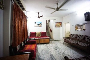 Living Room in 4 BHK Apartment at Ellisbridge – for Sale