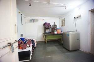 Team Area in 4 BHK Apartment at Ellisbridge – for Sale