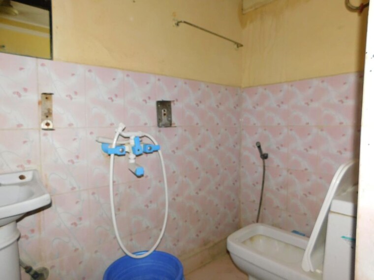 Bathroom, hoshiyarpur Pg For Boys & Girls In Hoshiyarpur 10496227