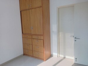 Room in 2 BHK Apartment at Emaar Emerald Estate, Sector 65 – for Rent