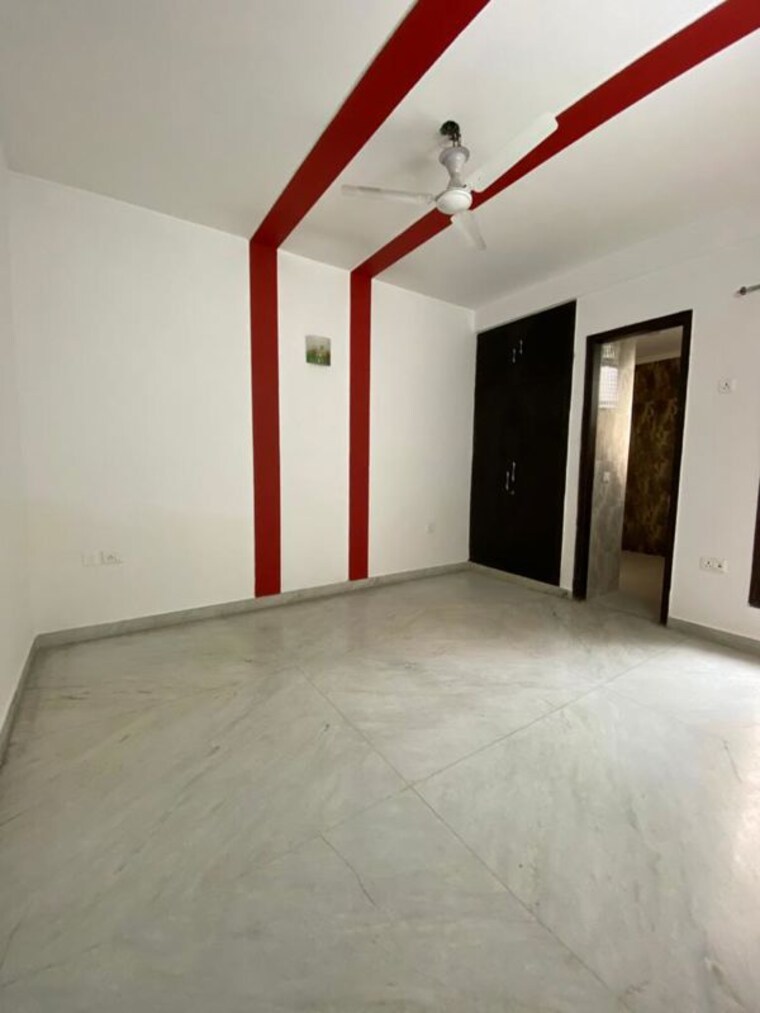 Room, sector 46 2.5 Bedroom 300 Sq.Mt. Villa In Sector 46 Noida 10496199
