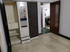 Room in 3 BHK Apartment at Serenity Complex, Andheri West – for Rent