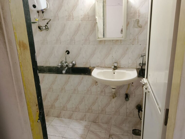 Bathroom, serenity-complex 3 Bedroom 1150 Sq.Ft. Apartment In Andheri West Mumbai 10496236