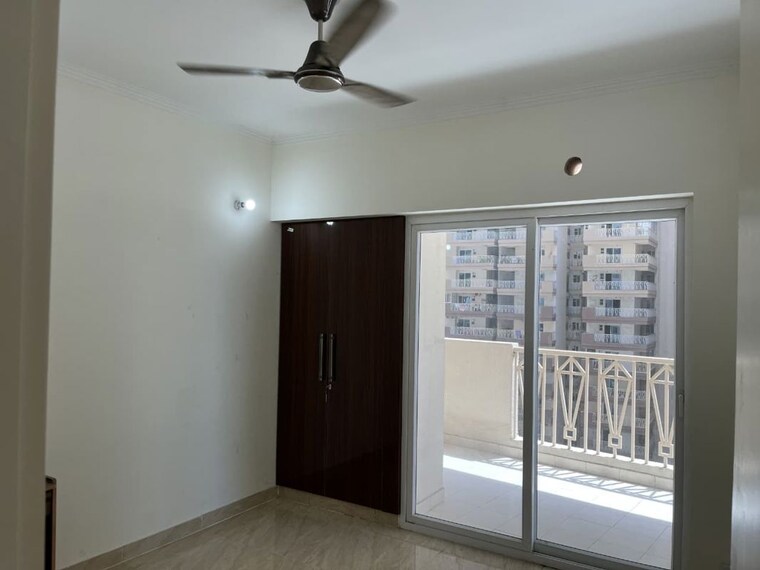 Room, la-residentia 2.5 Bedroom 1010 Sq.Ft. Apartment In Tech Zone 4 Greater Noida Greater Noida 10496264