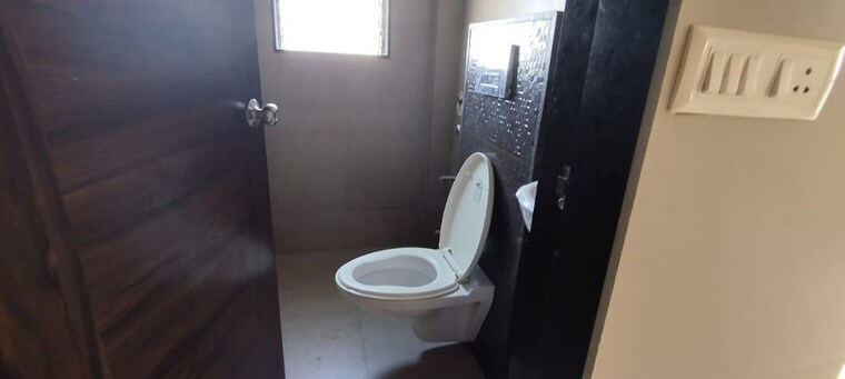 Bathroom, tilak nagar 2 Bedroom 650 Sq.Ft. Apartment In Tilak Nagar Mumbai 10496272