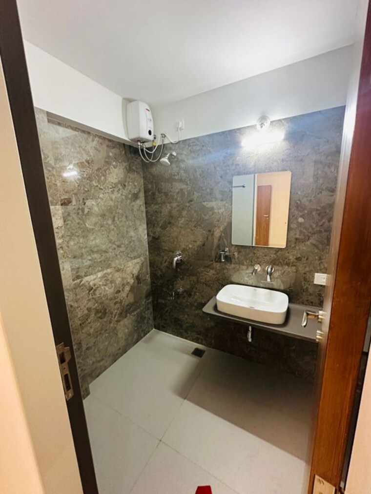 Bathroom, shree-krishna-navageeta 3 Bedroom 1300 Sq.Ft. Apartment In Chembur Mumbai 10496296