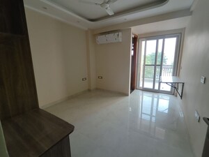 Room in 3 BHK Builder Floor at Sector 57 – for Rent