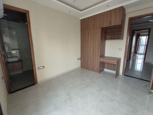 Room in 3 BHK Builder Floor at Sector 57 – for Rent