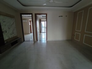 Room in 3 BHK Builder Floor at Sector 57 – for Rent
