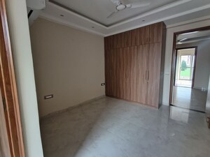 Room in 3 BHK Builder Floor at Sector 57 – for Rent