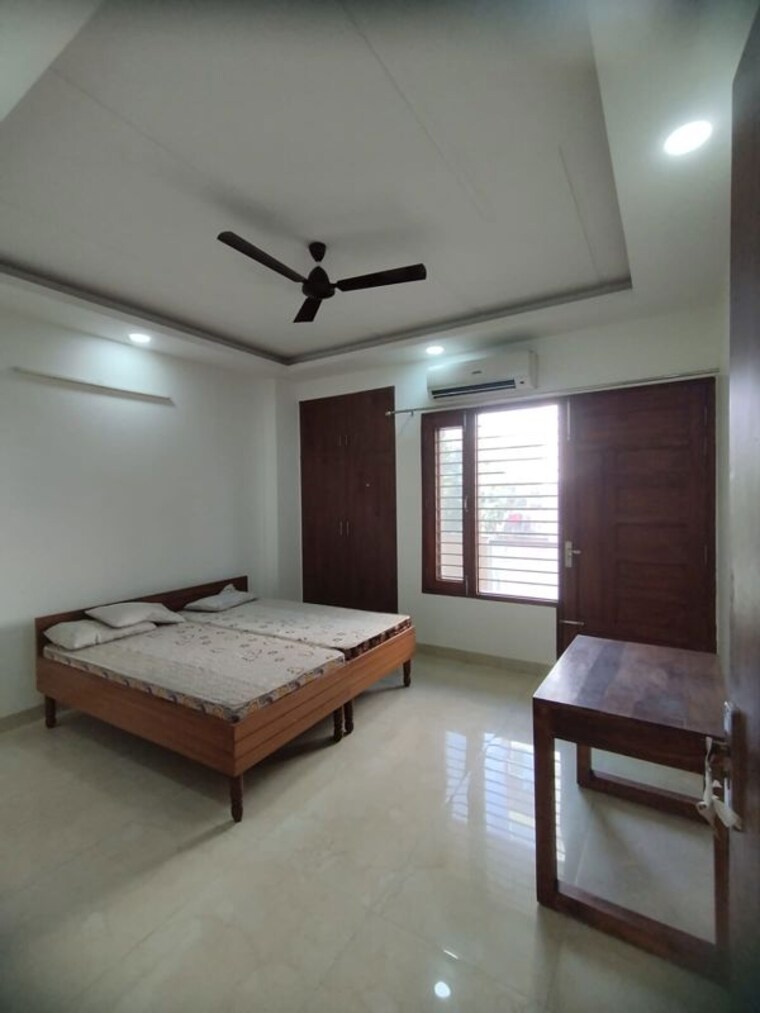 Bedroom, sector 52 4 Bedroom 2250 Sq.Ft. Builder Floor In Sector 52 Gurgaon 10496405