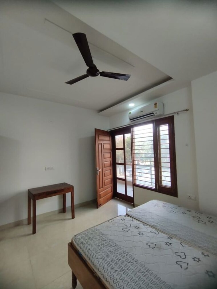 Bedroom, sector 52 4 Bedroom 2250 Sq.Ft. Builder Floor In Sector 52 Gurgaon 10496405