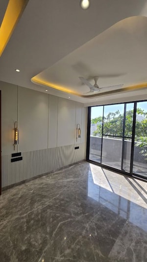 Room in 4 BHK Builder Floor at Ansal Sushant Lok I, Sector 43 – for Rent
