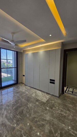 Room in 4 BHK Builder Floor at Ansal Sushant Lok I, Sector 43 – for Rent
