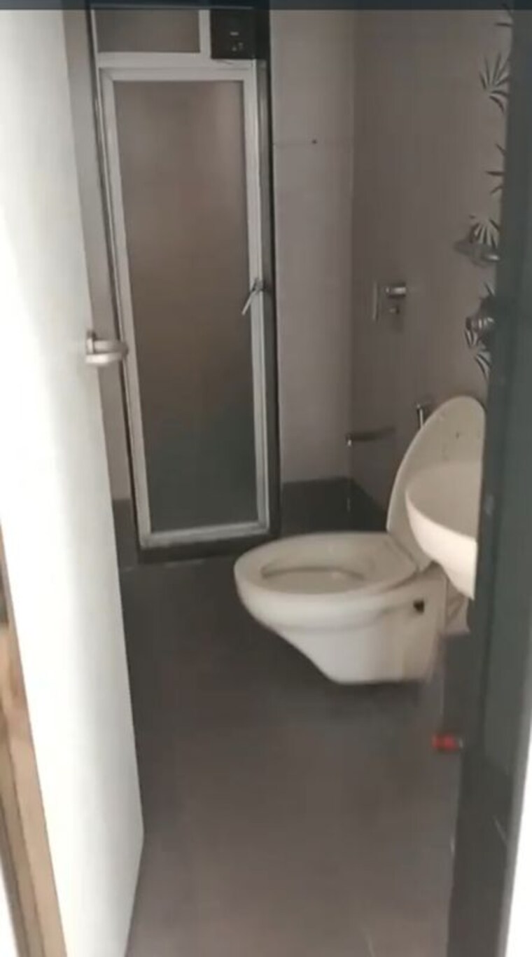 Bathroom, jai-prabhat-apartment 2.5 Bedroom 800 Sq.Ft. Apartment In Andheri West Mumbai 10496411