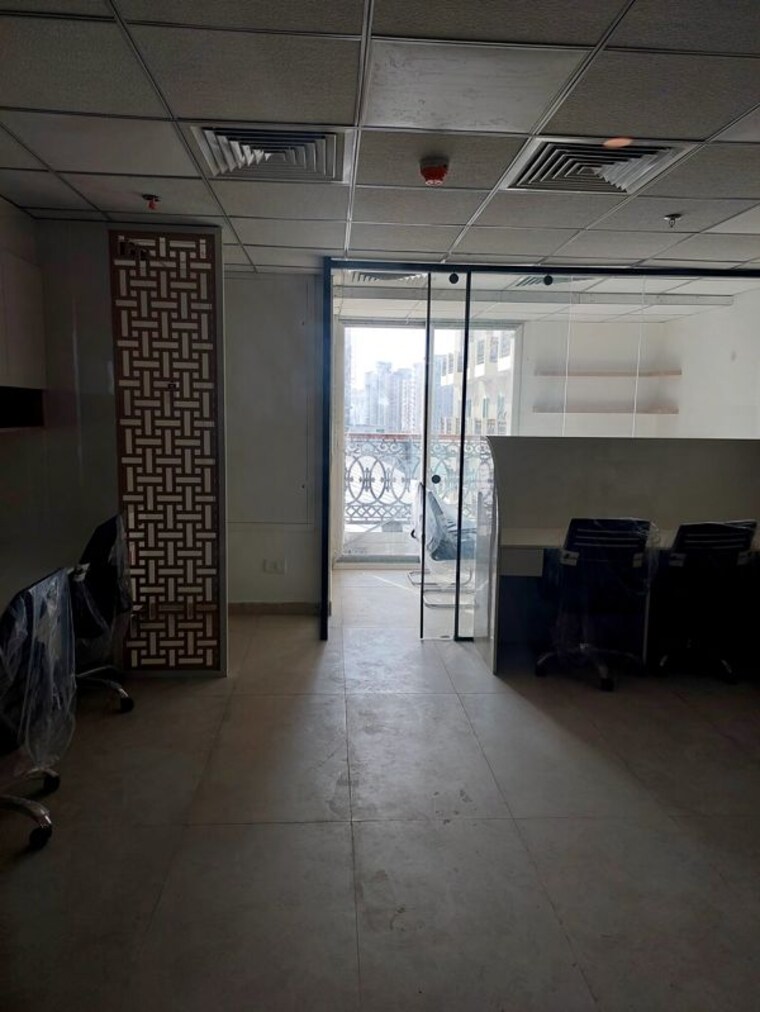  Parking, pks-town-central Commercial Office Space 500 Sq.Ft. In Sector 16b Greater Noida Greater Noida 10496387