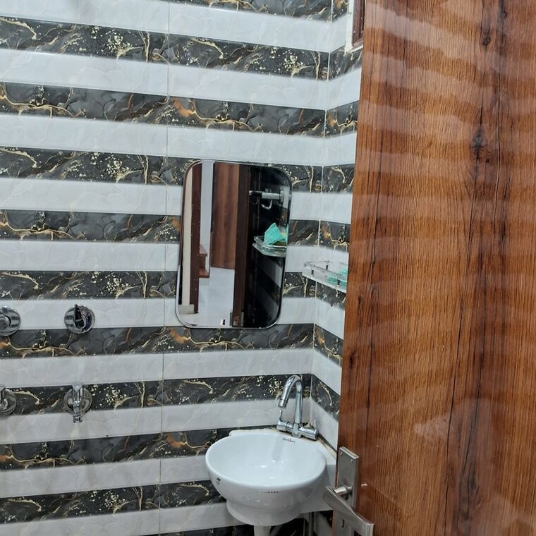 undefined, dwarka mor 2 Bedroom 60 Sq.Yd. Builder Floor In Dwarka Mor Delhi 10496427