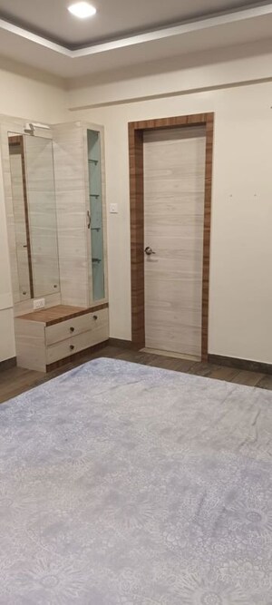 Room in 2 BHK Apartment at Nyati Environ, Tingre Nagar – for Rent