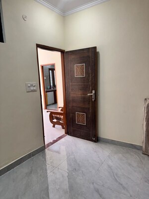 Room in 2 BHK Builder Floor at Gamma I Greater Noida – for Rent