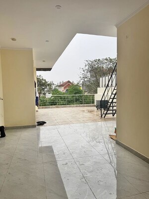 Room in 2 BHK Builder Floor at Gamma I Greater Noida – for Rent