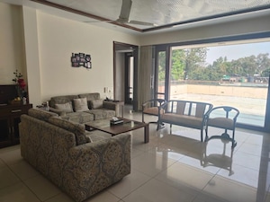 Living Room in 3 BHK Builder Floor at Sector 18 – for Rent