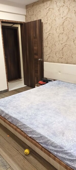 Room in 2 BHK Apartment at Nyati Environ, Tingre Nagar – for Rent