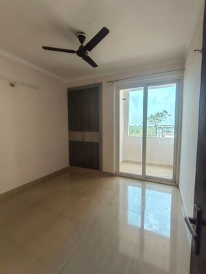 Room in 2.5 BHK Apartment at Ajnara Ambrosia, Sector 118 – for Rent